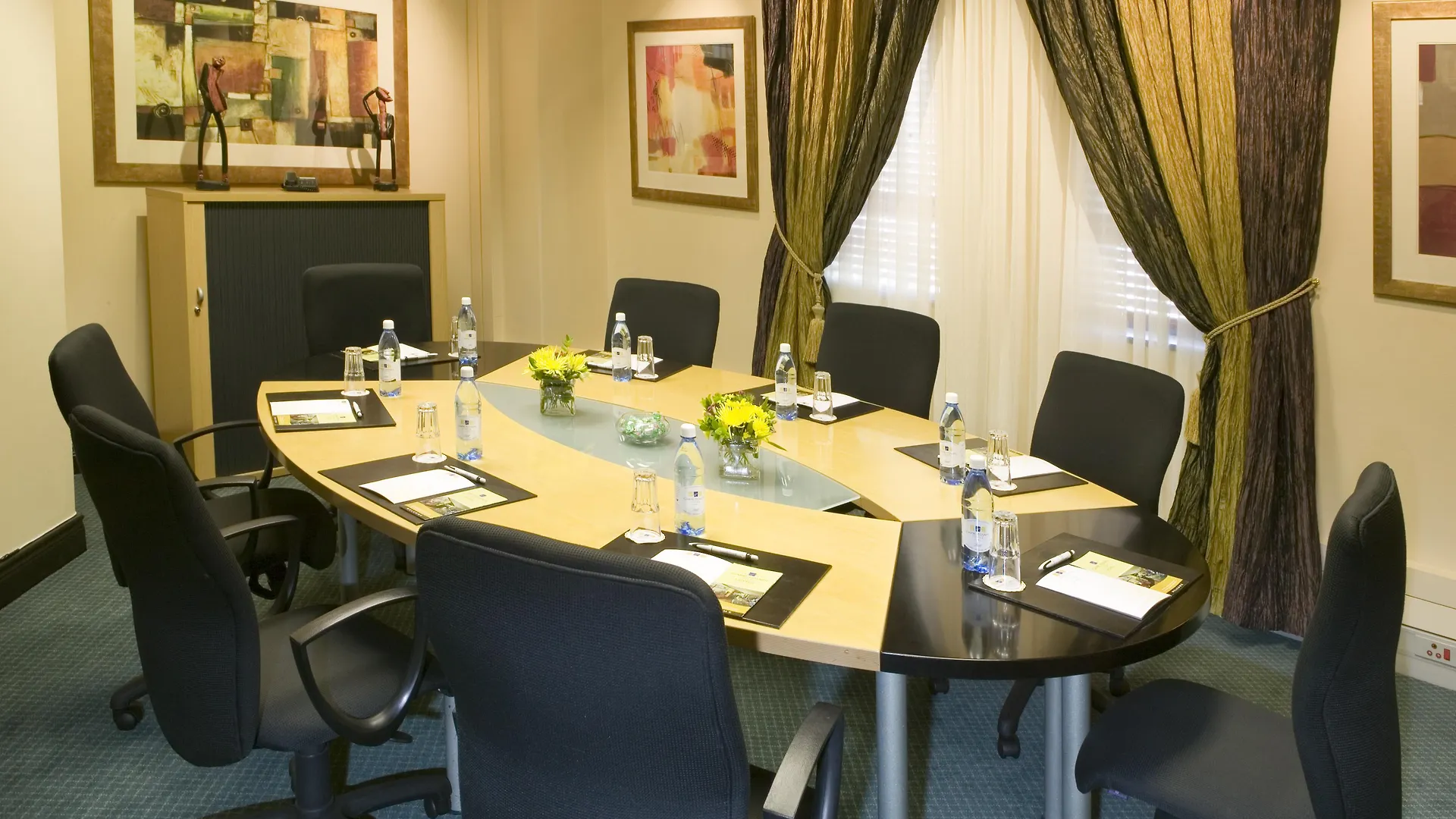 Cape Town Lodge Hotel
